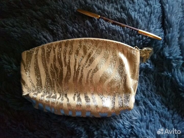 Косметички Sisley, Guerlain и сумочки брендов