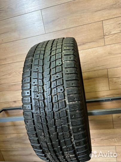 Dunlop SP Winter Ice 01 215/55 R16