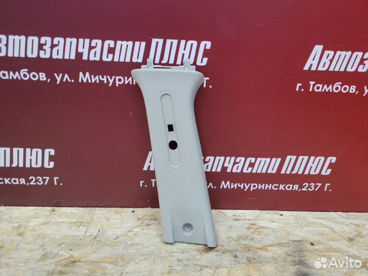 Обшивка средней стойки левая Renault Logan