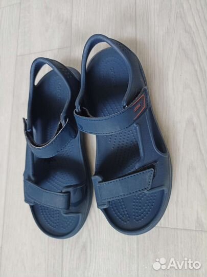 Сандалии crocs j2