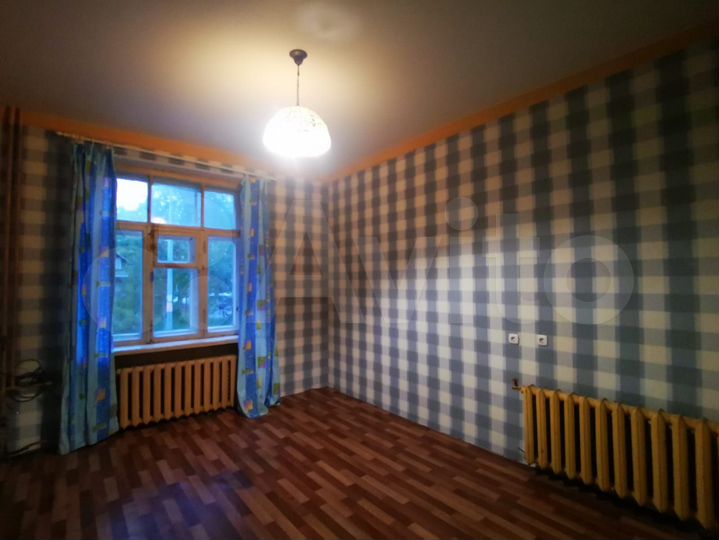 Комната 14,2 м² в 3-к., 1/5 эт.