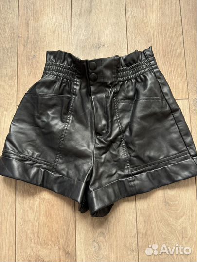 Кожаные шорты