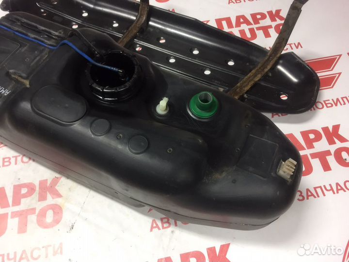 Топливный бак Volkswagen Amarok 2011