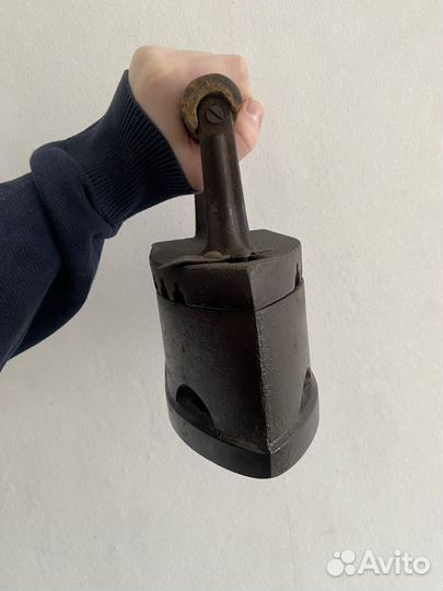 Утюг старинный угольный