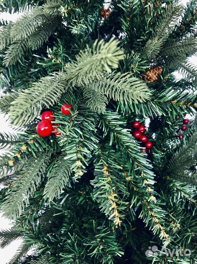 Елка искусственная с рябиной