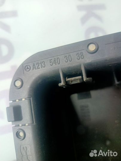 Крышка блока предохранителей Mercedes W213