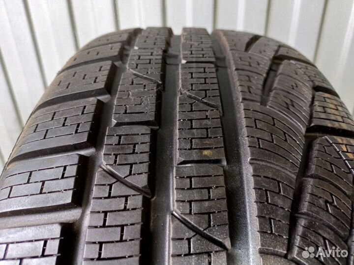 Pirelli Winter Sottozero 210 235/50 R19