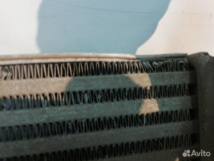 Интеркулер правый Дизель V-30L 7L6145804A