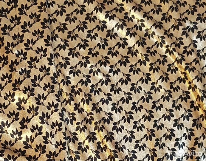 Ткань с золотым орнаментом