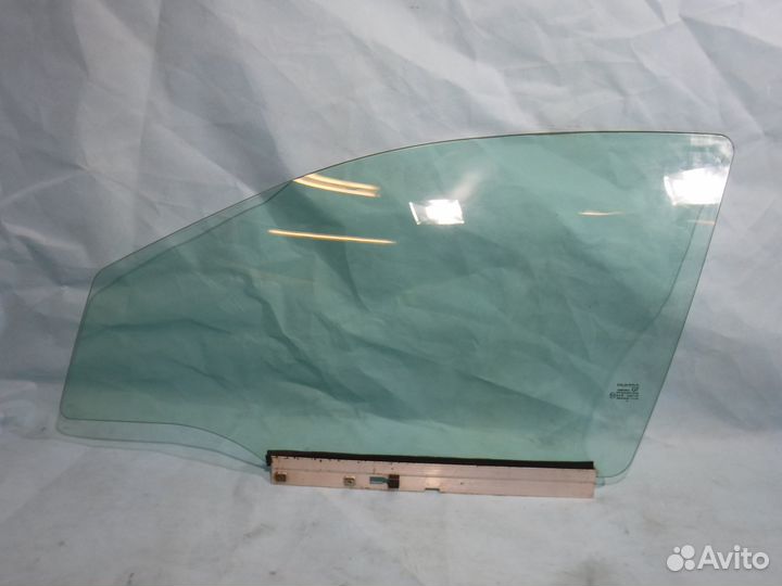 Стекло переднее заднее левое Opel Astra H / Астра