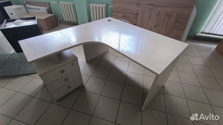 Стол офисный