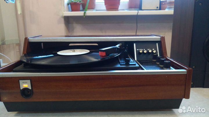 Проигрыватель винила Вега 101