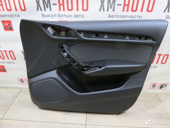 Обшивка двери передняя правая Audi Q3
