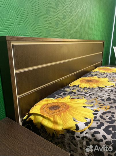 Кровать с 2 тумбочками
