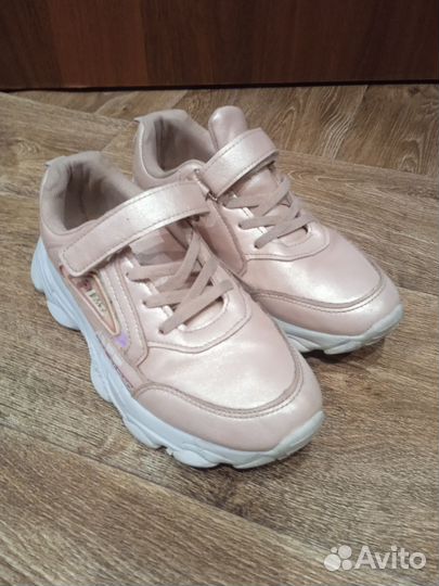 Кроссовки для девочки