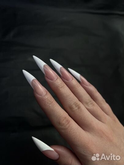 Модель на маникюр