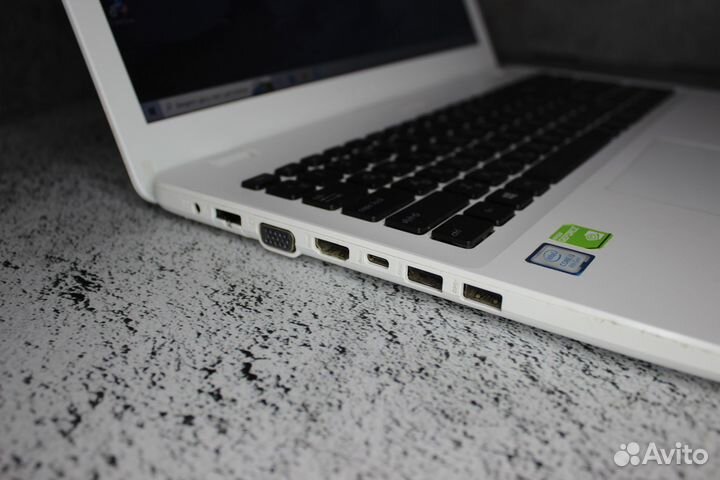 Ноутбук asus на Core i3-8130U/ MX130/ full HD