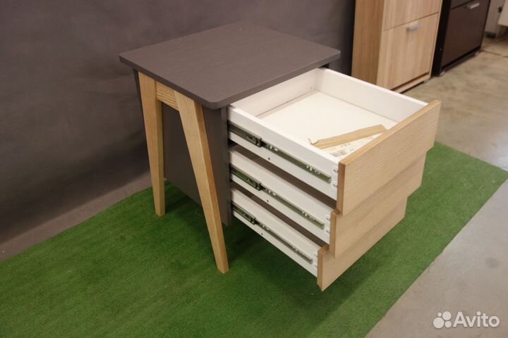 Тумбочка Leset 