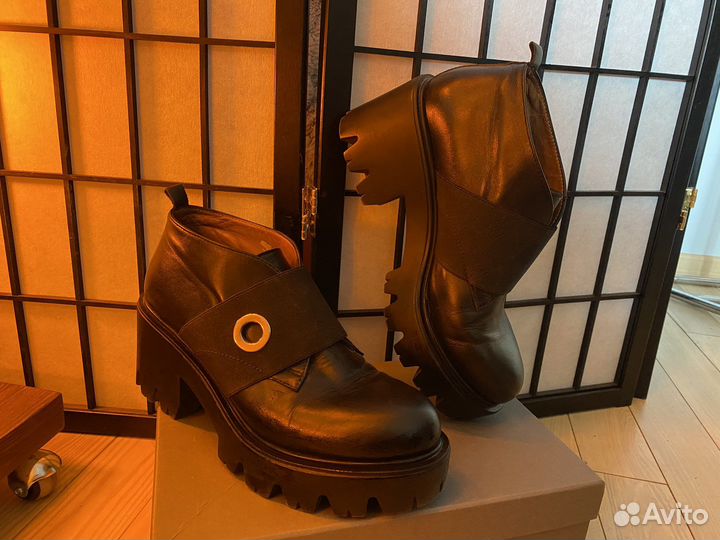 Ботинки женские