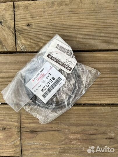 Сальник Mitsubishi