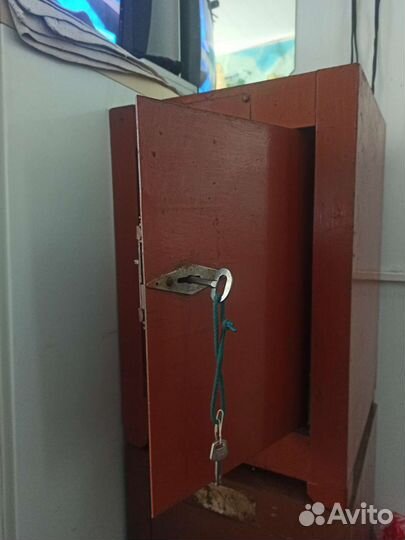 Сейф металлический