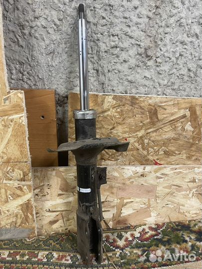 Стойка амортизатора на mitsubishi lancer 10