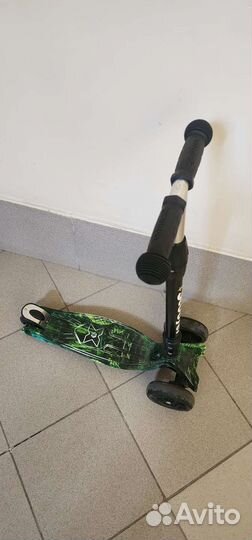 Самокат трехколесный