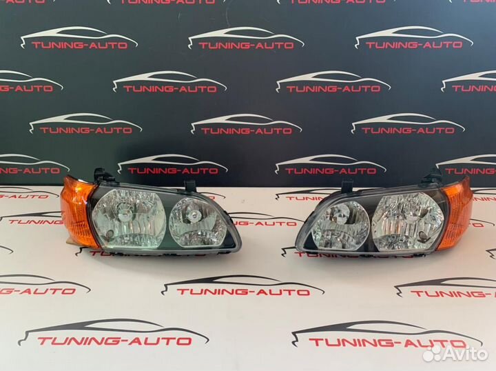 Фара Правая+Левая Toyota Ipsum (SXM10/15) 1998-200