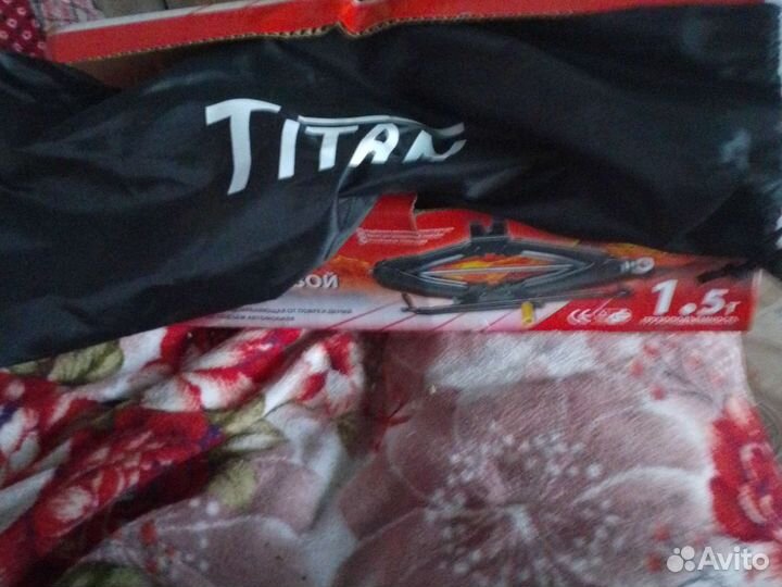 Домкрат механический винтовой