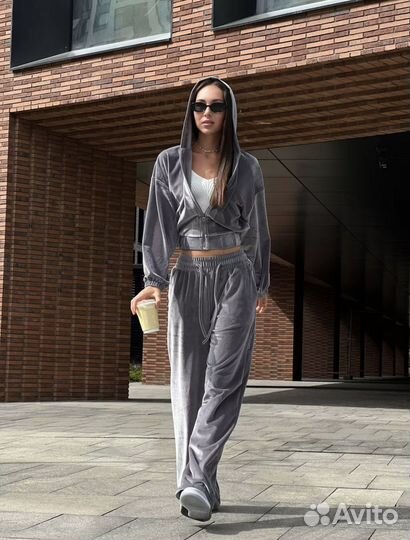 Велюровый женский спортивный костюм