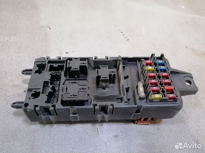 Блок предохранителей для Mitsubishi Carisma (DA)
