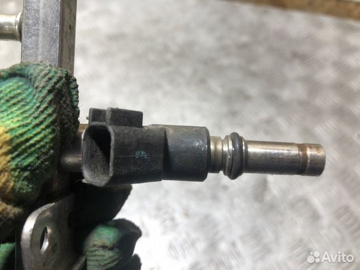 Рейка топливная рампа Opel Astra H