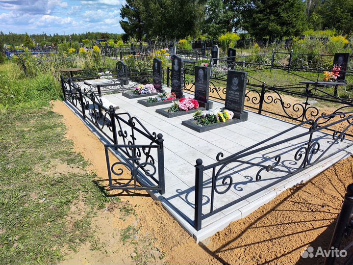 Укладка тротуарной плитки на кладбище