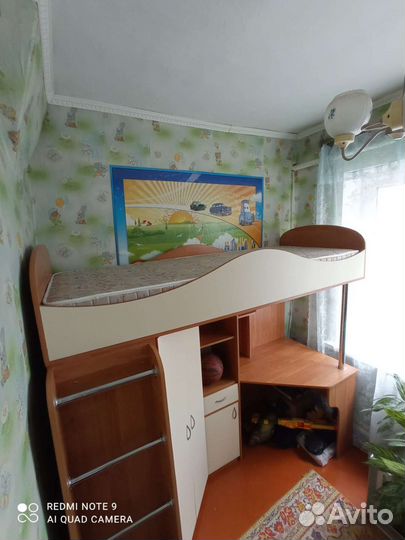 Детская кровать чердак со столом и шкафом