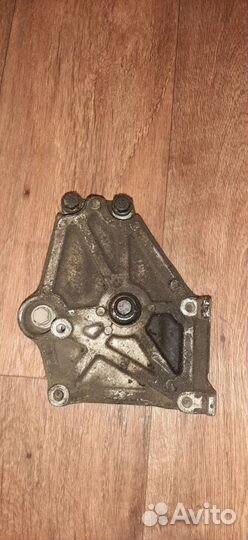 Кронштейн кондиционера MR513093 Mitsubishi Carisma