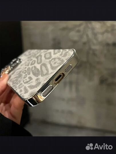 Чехол на iPhone 13