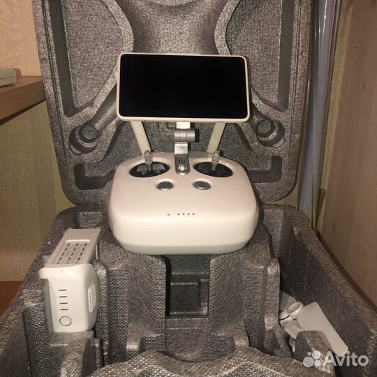 Квадрокоптер DJI Phantom 4 pro +