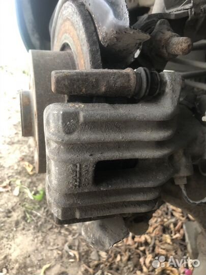 Суппорт задний правый Volkswagen Jetta 6