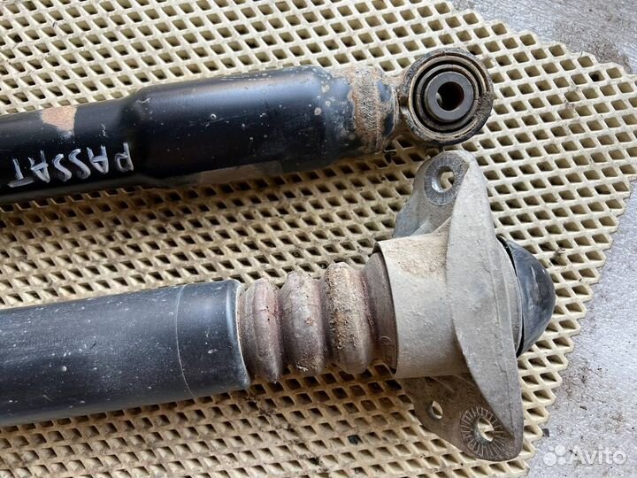 Стойка амортизатора задняя VW Passat B6