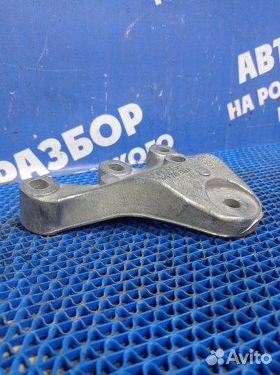 Кронштейн опоры двигателя Volkswagen Polo 5 седан
