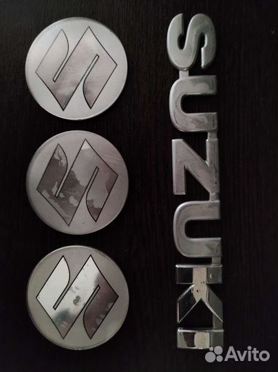 Эмблемы Suzuki