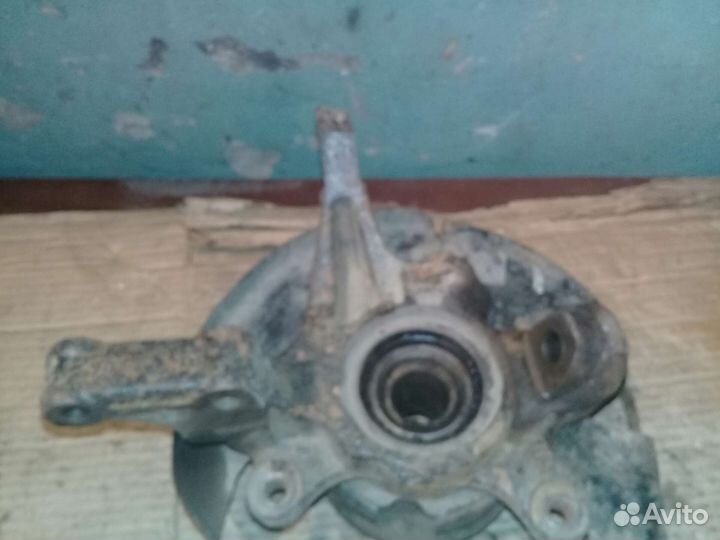 Кулак поворотный правый Nissan AD Y10 1997г