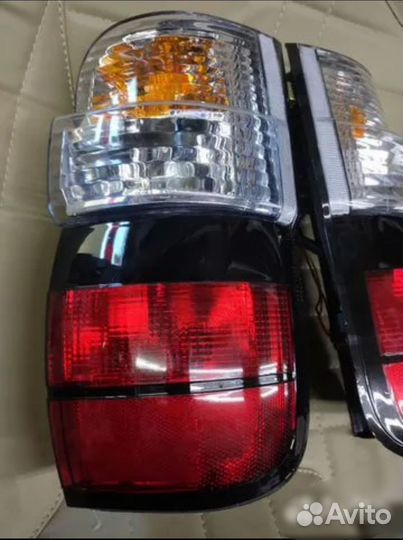 Задний фонарь hiace106