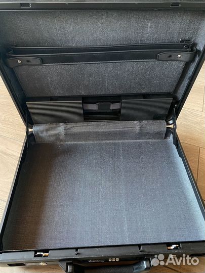 Дипломат Консул, пластик