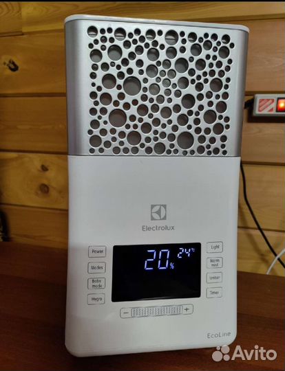 Увлажнитель Electrolux EHU-3715D