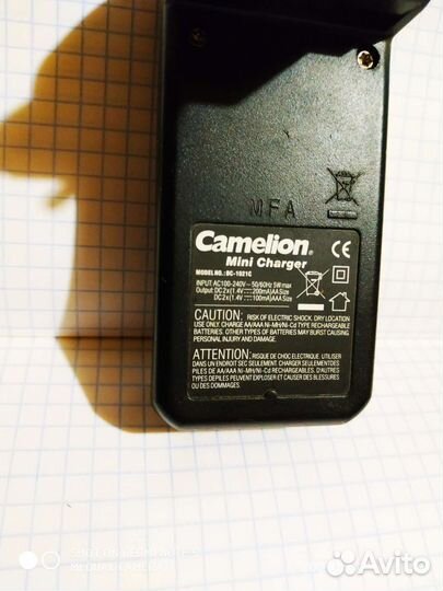 Зарядное устройство Camelion