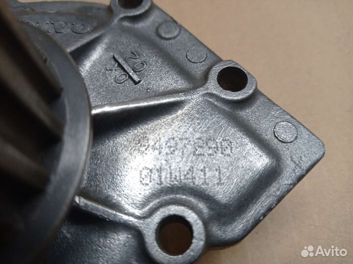 Насос водяной Volvo S60