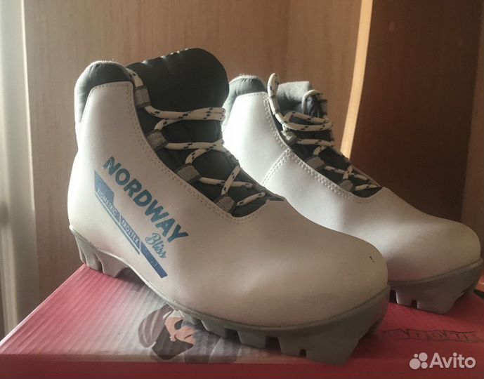 Лыжные ботинки