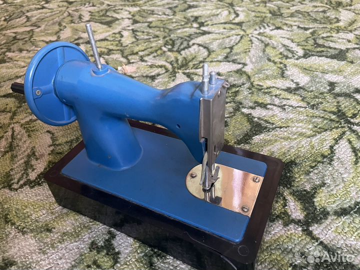 Детская швейная машинка СССР