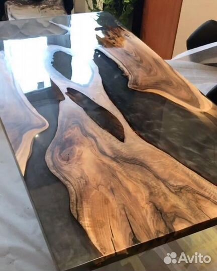 Стол обеденный